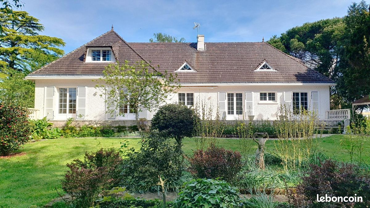 Maison 10 pièces 370 m² · à Le Boupère · 370 m² · 567 000 €