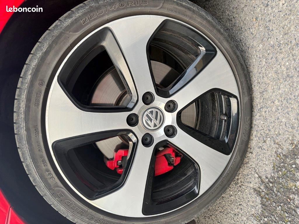 VOLKSWAGEN GOLF VII GTI 2.0 220ch / CarPlay sans fil / Bluetooth / 5 portes / Radars / AutoHold / Feux automatiques (image 10)