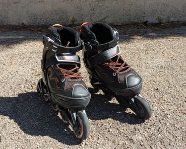 Paire De Rollers Oxelo Noirs – Taille 40, état Occasion Très Bon