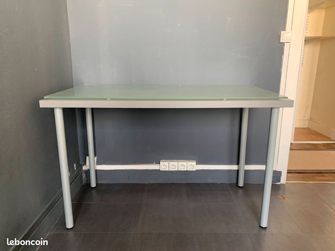 Table avec plateau de verre (image 2)