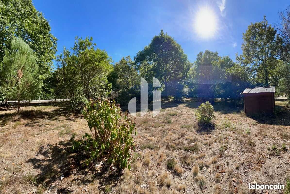Terrain 1932 m² · à Gradignan · 1 932 m² · 294 000 €