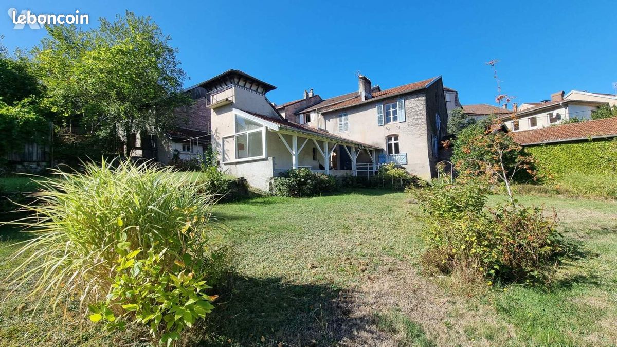 Maison 15 pièces 367 m² · à Bruyères · 367 m² · 220 000 €