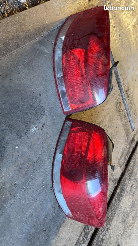 2 feux arrière Audi A3 8P (image 1)