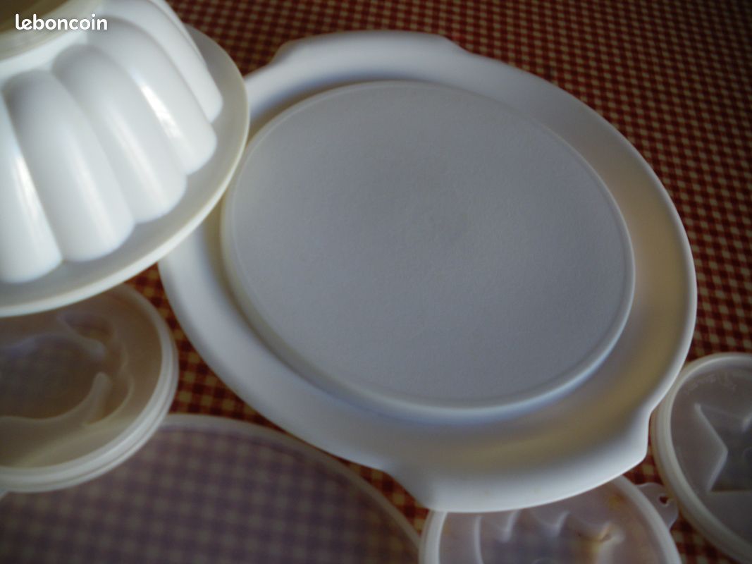 Moule Tupperware violet forme fleur / charlotte 16 cm – très bon état - Arts de la table