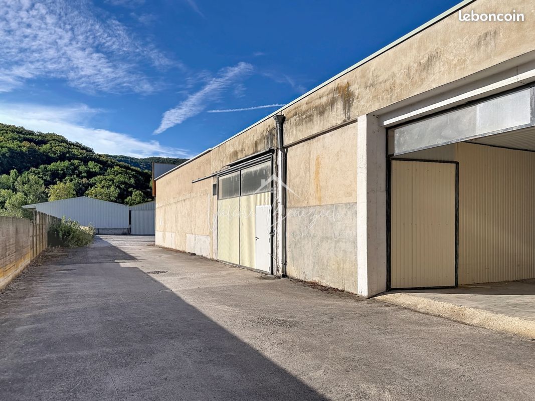 Parking 34 m² · à Saint-Affrique · 34 m² · 25 500 €