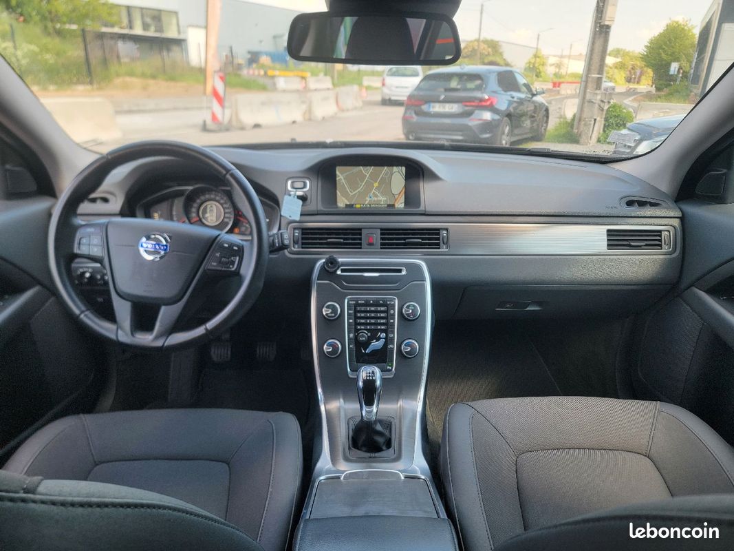 Volvo v70 2l diesel 120ch 2016 (image 12)