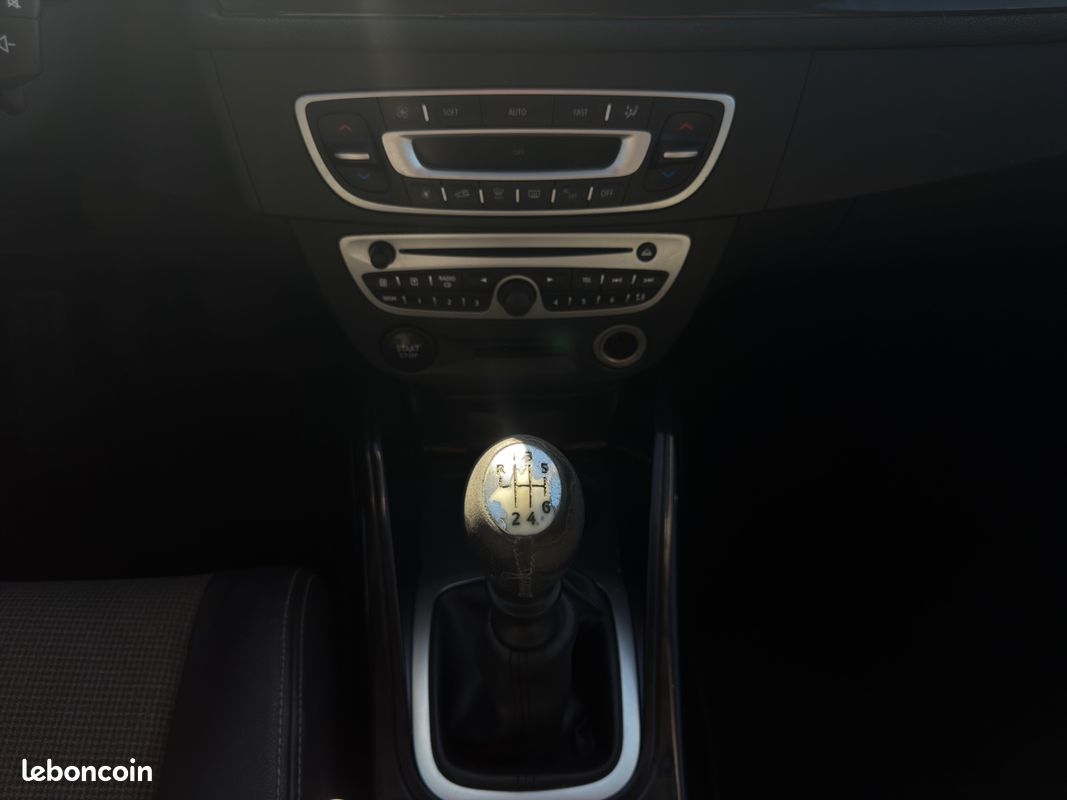 RENAULT MEGANE III BERLINE TCE 130 XV De France Euro 5 (image 17)