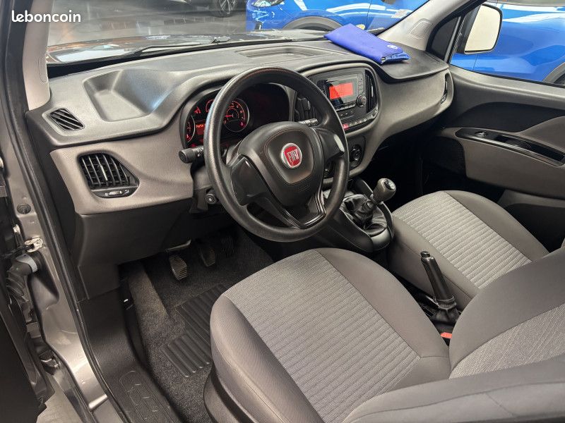 Fiat DOBLO 1.6 jtd 120 ch Lounge 7 places / Climatisation / Attelage / Régulateur / (image 14)