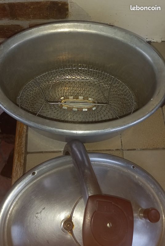 Ancienne super Cocotte Minute Seb Aluminium 10 Litres Ancienne super Cocotte Minute Seb Aluminium 10 Litres