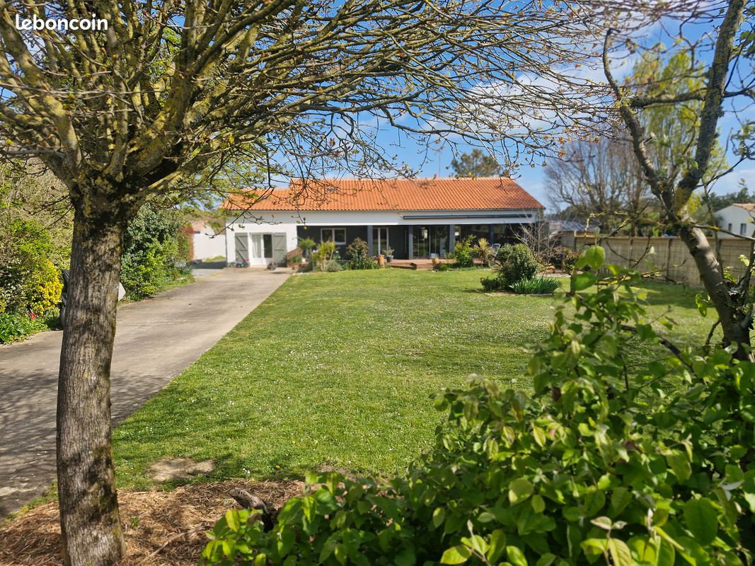 Maison 5 pièces 180 m² · à Dompierre-sur-Mer · 180 m² · 650 000 €