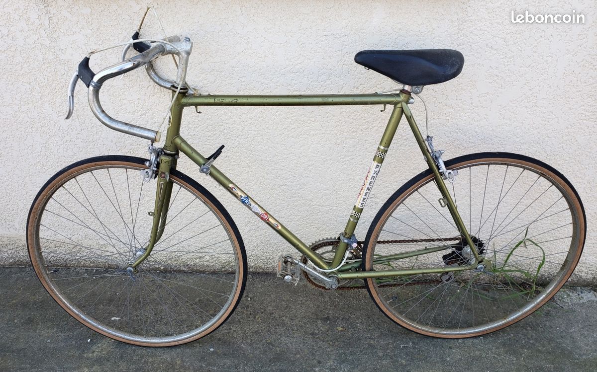 LOT 2 PATINS de pédales caoutchouc blanc arrondis vélo ville PEUGEOT neuf époque EUR 6,99 - FR
