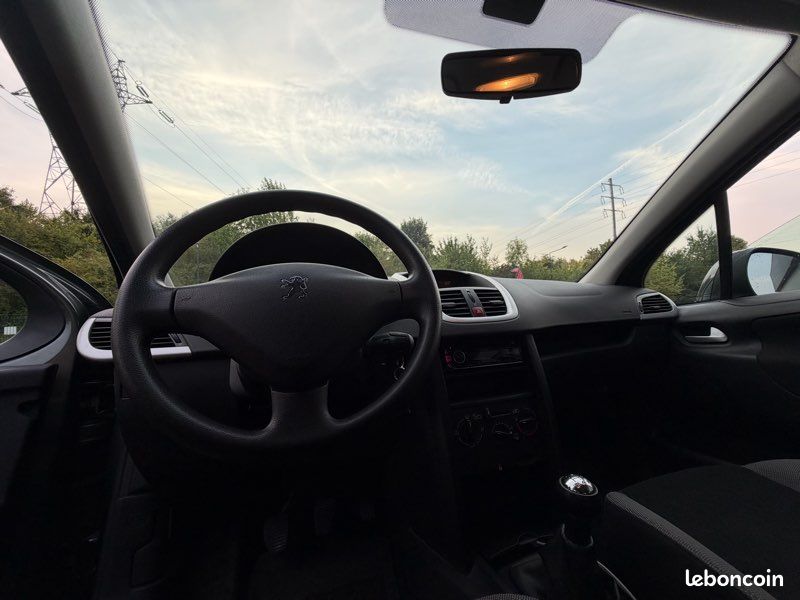 Peugeot 207 (image 8)