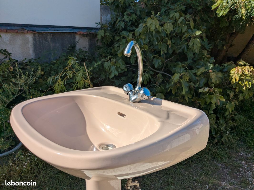 Lavabo beige sur pied indépendant avec robinet 45 euros (image 2)