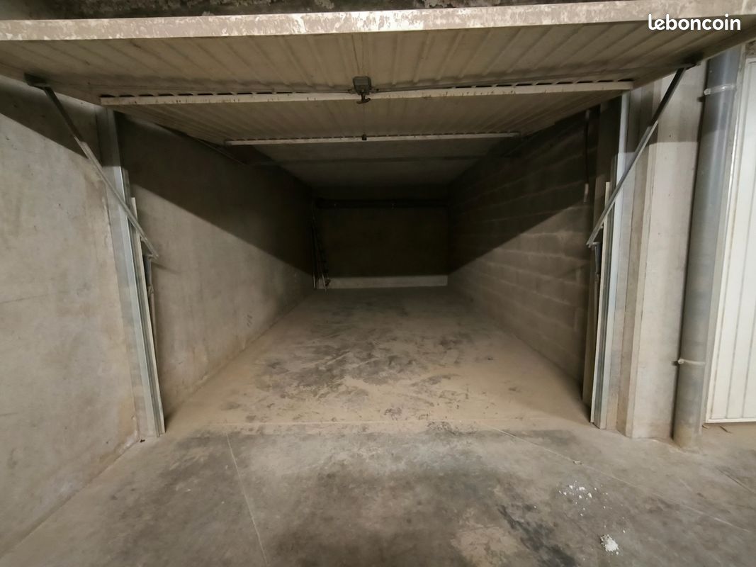 Parking 18 m² · à Rive-de-Gier · 18 m² · 90 €/mois