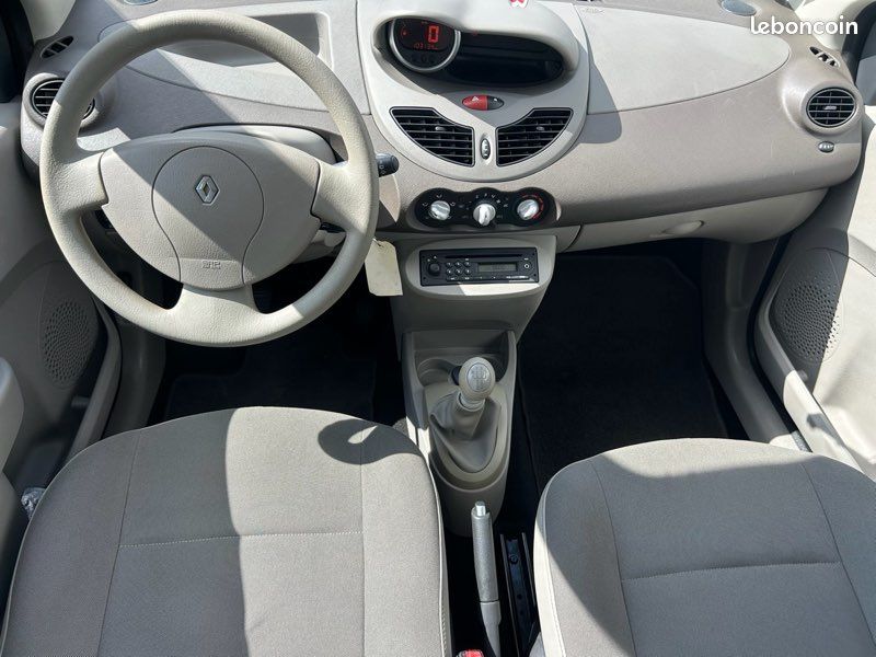 Renault TWINGO II 1.2 16V 75CH,Trend (Berline), GRIS, 4cv, 3 portes (image 4)
