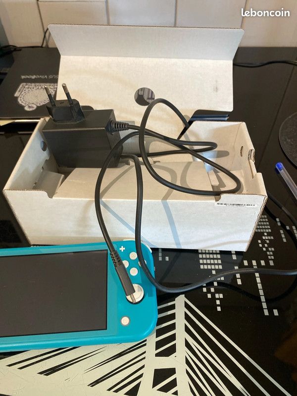 Nintendo Switch Lite + chargeur (image 6)