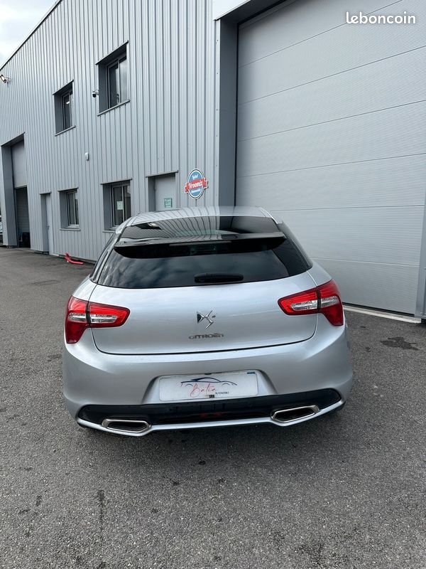 Citroën DS5 1.6 e-HDi 120ch Chic / distribution neuf / 2eme main / Caméra de recul (image 11)