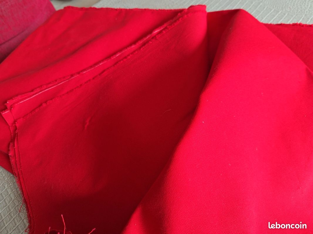 Tissu rouge (image 2)