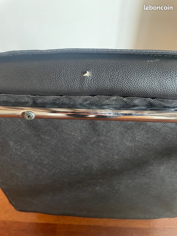 Fauteuil visiteur en cuir noir avec acier chromé (image 6)