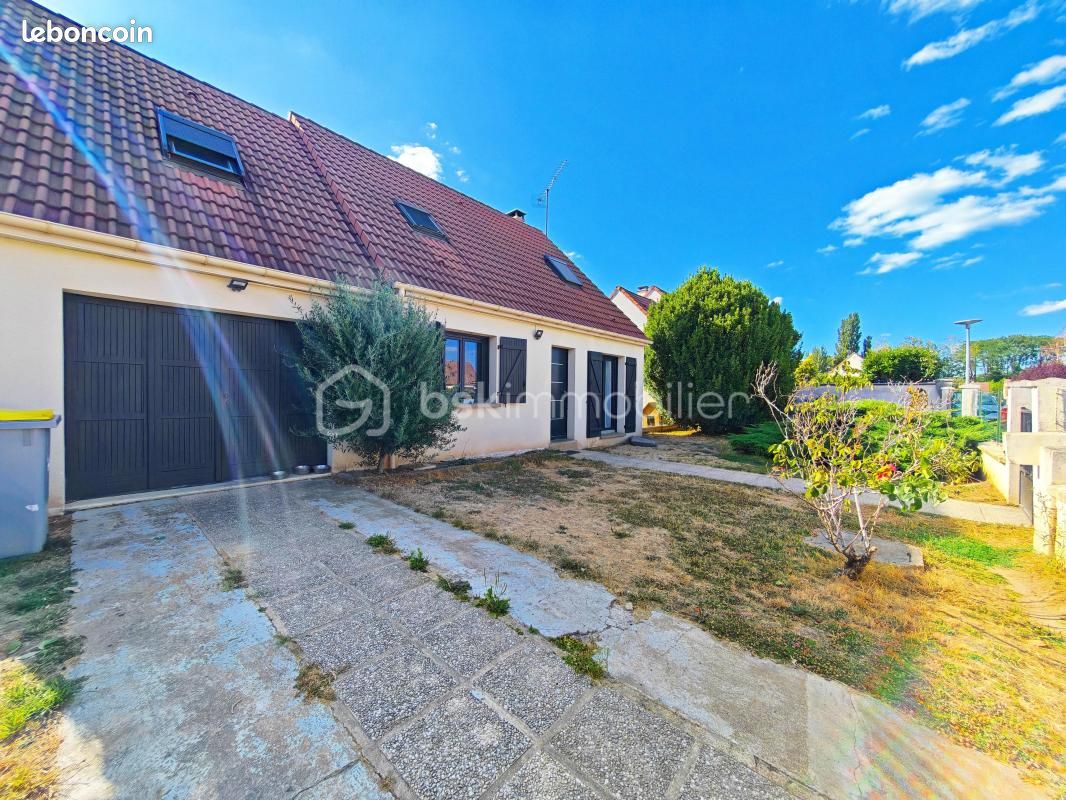 Maison 5 pièces 114 m² · à Saint-Pierre-lès-Nemours · 114 m² · 252 000 €