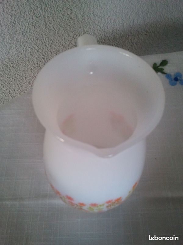 Cruche - Pichet en arcopal (image 5)