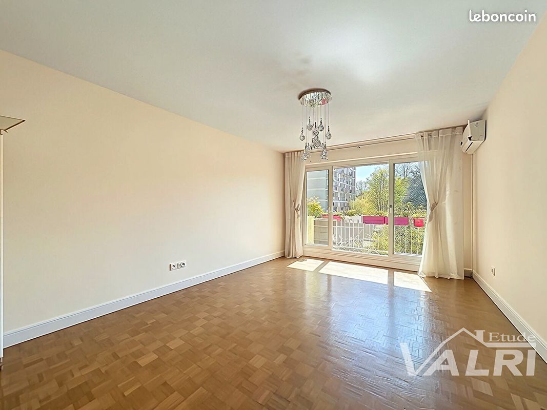 Appartement 3 pièces 73 m² · à Paris · 73 m² · 590 000 €