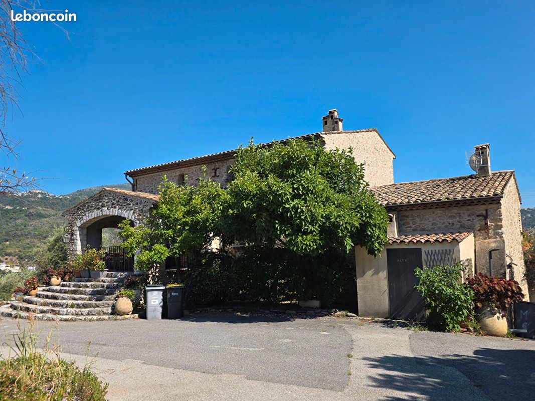 Appartement 4 pièces 80 m² · à Carros · 80 m² · 1 525 €