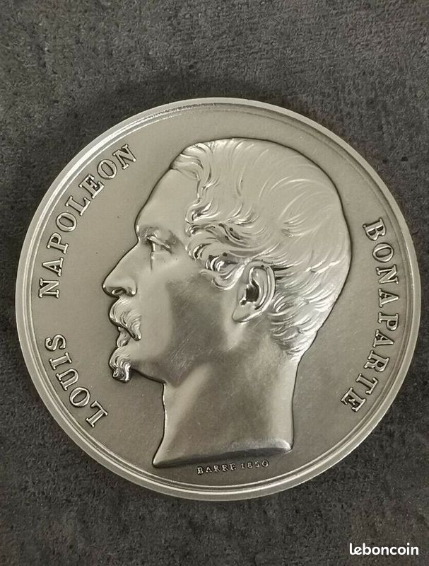 Adel - MEDAILLE NAPOLEON III BONAPARTE PRESIDENT DE LA REPUBLIQUE Francaise Suffrage Universel Decembre 1848 Laiton Caque 2163491943