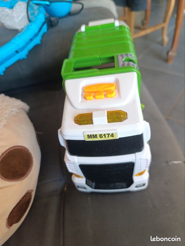 Voiture camion poubelle (image 2)