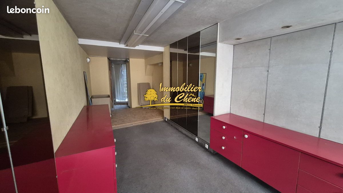 Immeuble 180 m² · à Luxeuil-les-Bains · 180 m² · 76 500 €