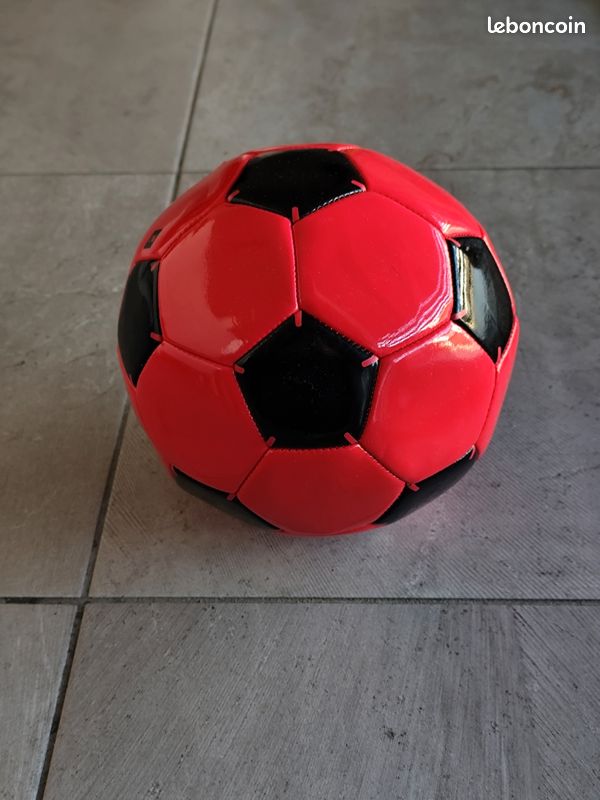 Ballon De Football Rouge Et Noir De Collection Snap On Tools - Matériau Cuir Composite, Taille Standard