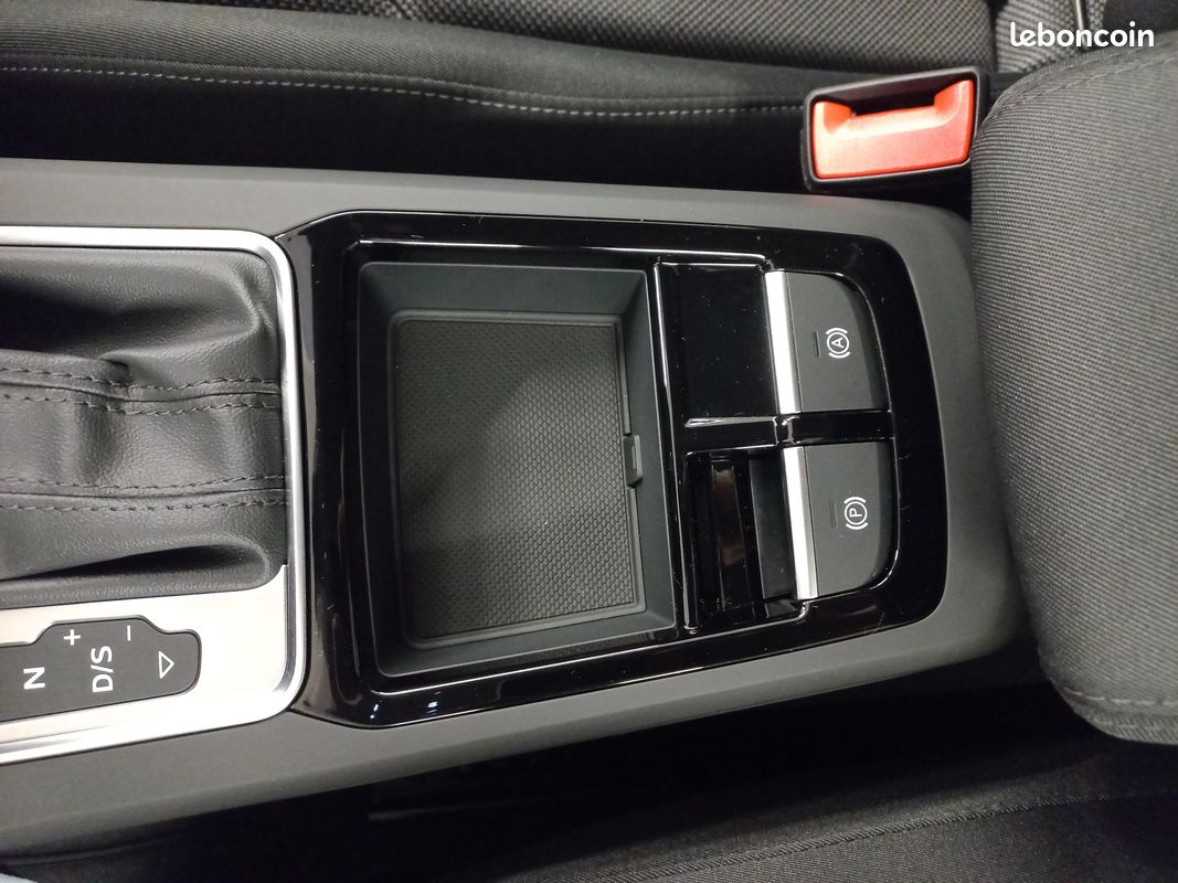 AUDI Q2 35 TFSI 150 S tronic 7 S line (image 18)
