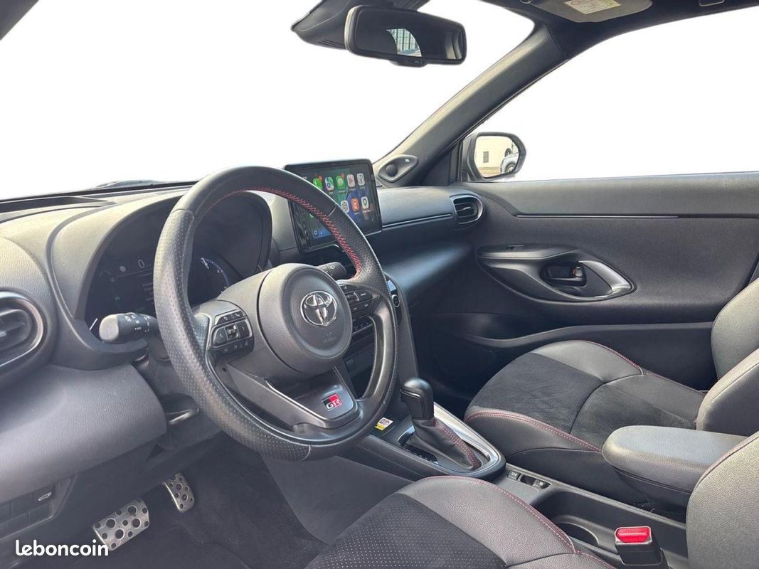Toyota Yaris Cross 116h GR Sport MY22 (image 11)