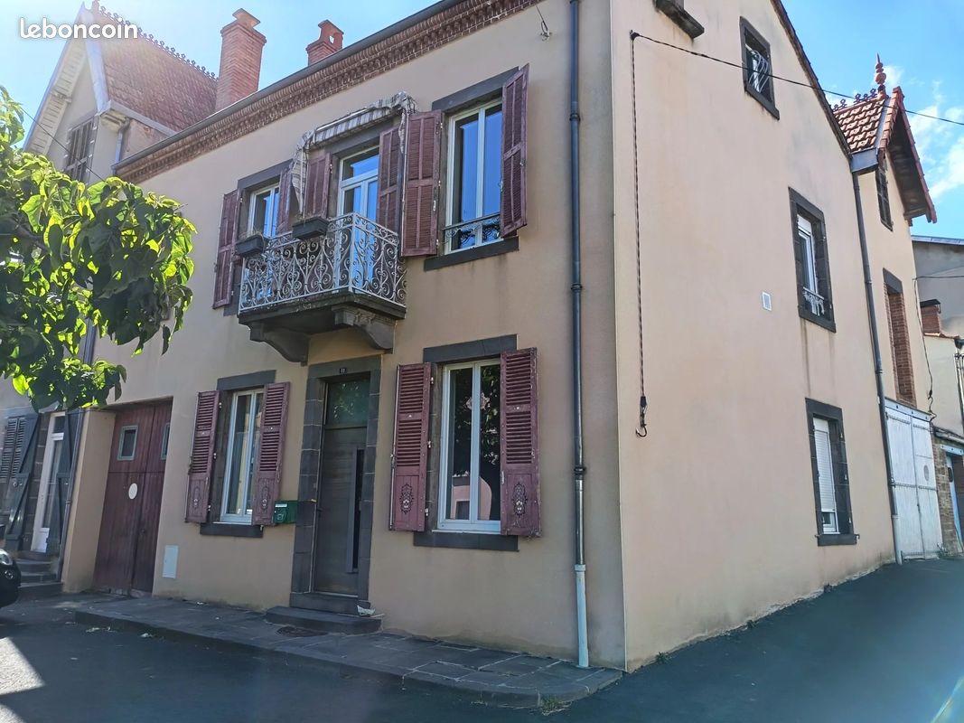 Maison 9 pièces 174 m² · à Brassac-les-Mines · 174 m² · 190 800 €