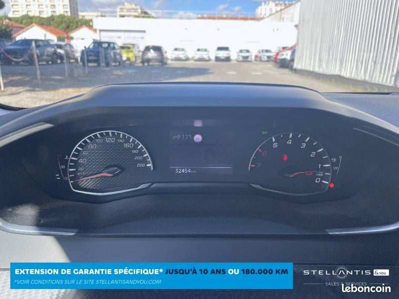 Peugeot 208 PureTech 100 S&S BVM6 Style (image 17)