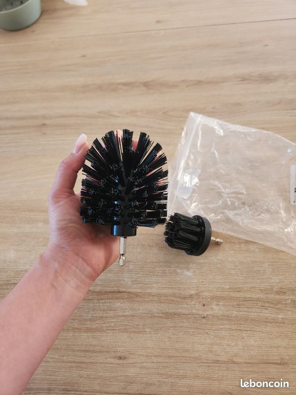 Lot de 2 brosses de nettoyage qui peuvent se mettre sur la perceuse visseuse (image 2)
