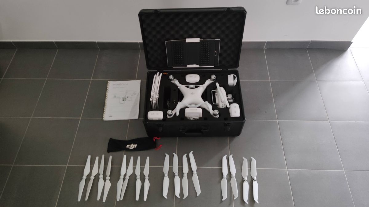 Drone DJI Phantom Pro 4 et accessoires (image 2)