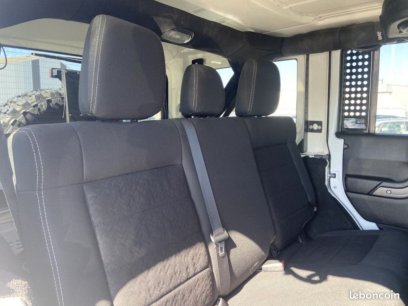 Jeep WRANGLER UNLIMITED 2.8 CRD 200CH FAP MOUNTAIN (image 17)