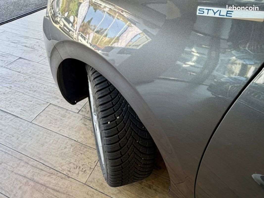 PEUGEOT 208 1.2 82ch BVM5 Style faible kilometrage (image 9)