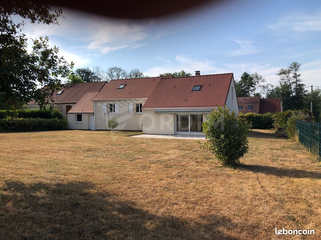 Maison 8 pièces 189 m² · à Charbuy · 189 m² · 1 200 €