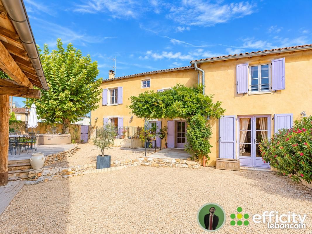 Maison 13 pièces 320 m² · à Lagnieu · 320 m² · 680 000 €