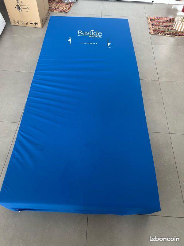 Vends matelas 90/200 housse plastique amovible neuf (image 1)