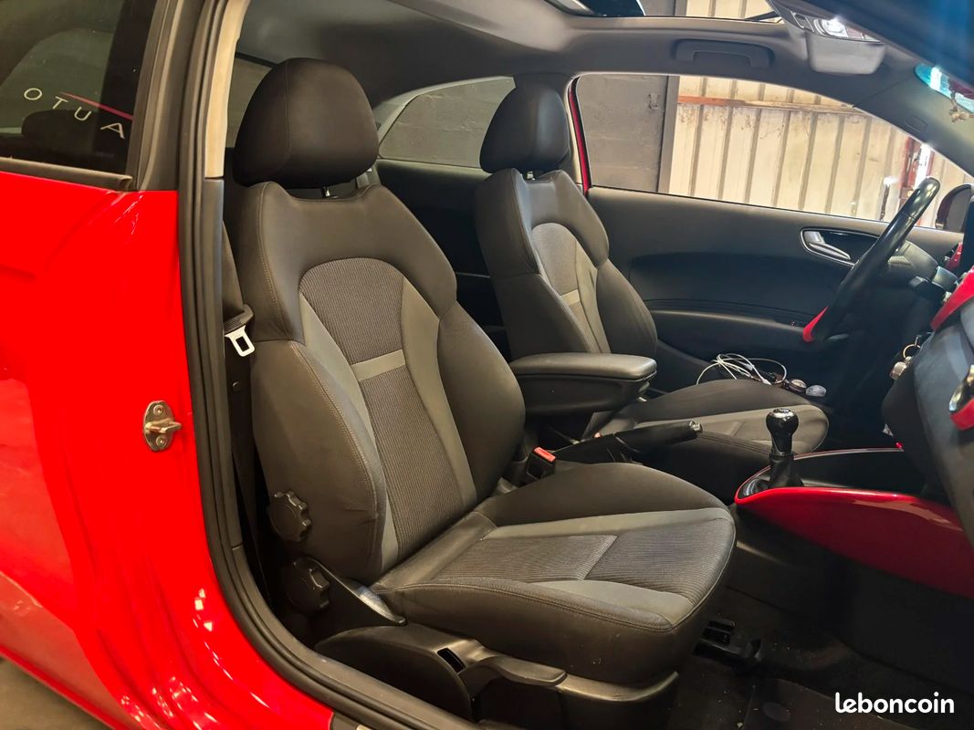 AUDI A1 A1 1.0 TFSI ultra 95 Ambiente * TOIT OUVRANT (image 16)