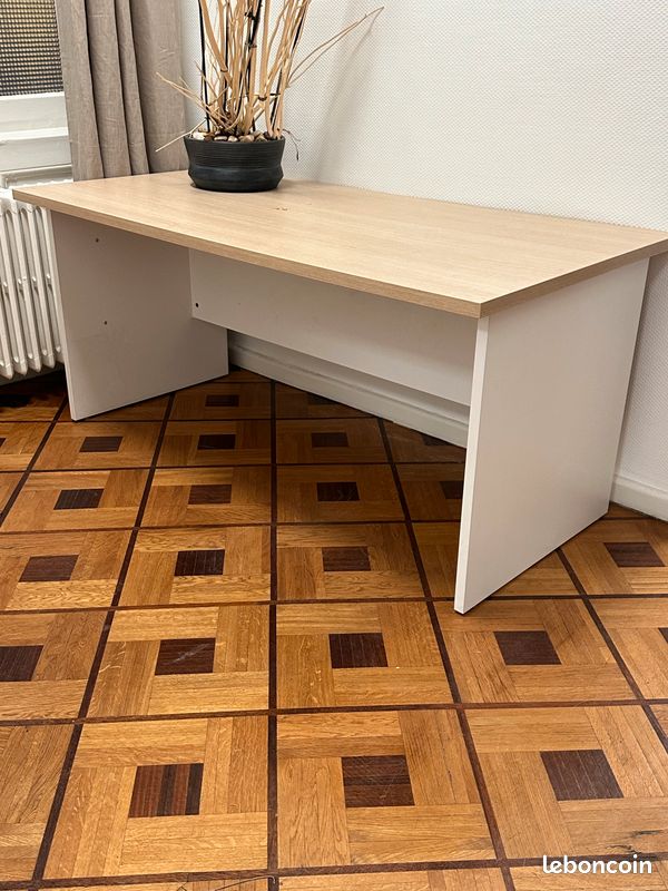 Bureau (image 1)