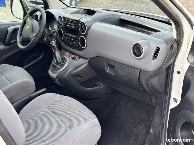 PEUGEOT Partner 1.6 HDi 16V Fourgon 75 - Voitures