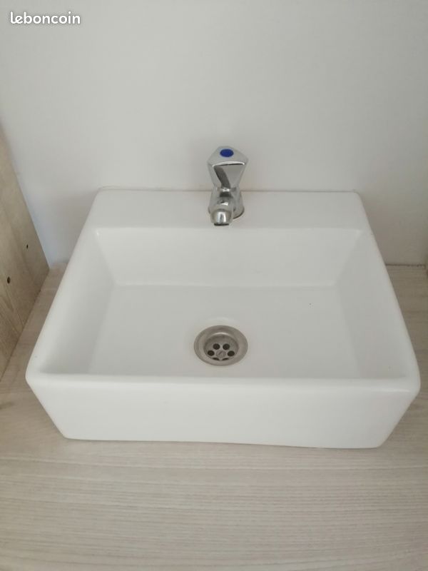 Petit lavabo à poser (image 1)