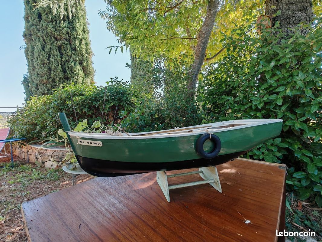 CANOT DE BASSIN en tole des années 70 MADELEINE L. 33m l 11cm H 6cm EUR