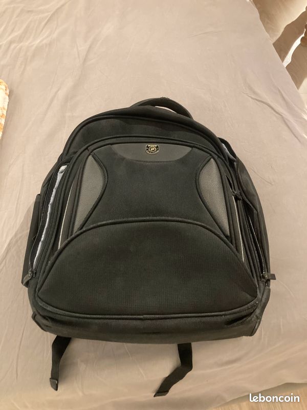 Sac à dos noir (image 1)