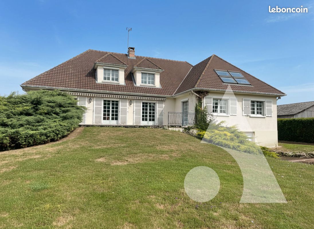 Maison 8 pièces 295 m² · à Fontaine-les-Grès · 295 m² · 295 000 €