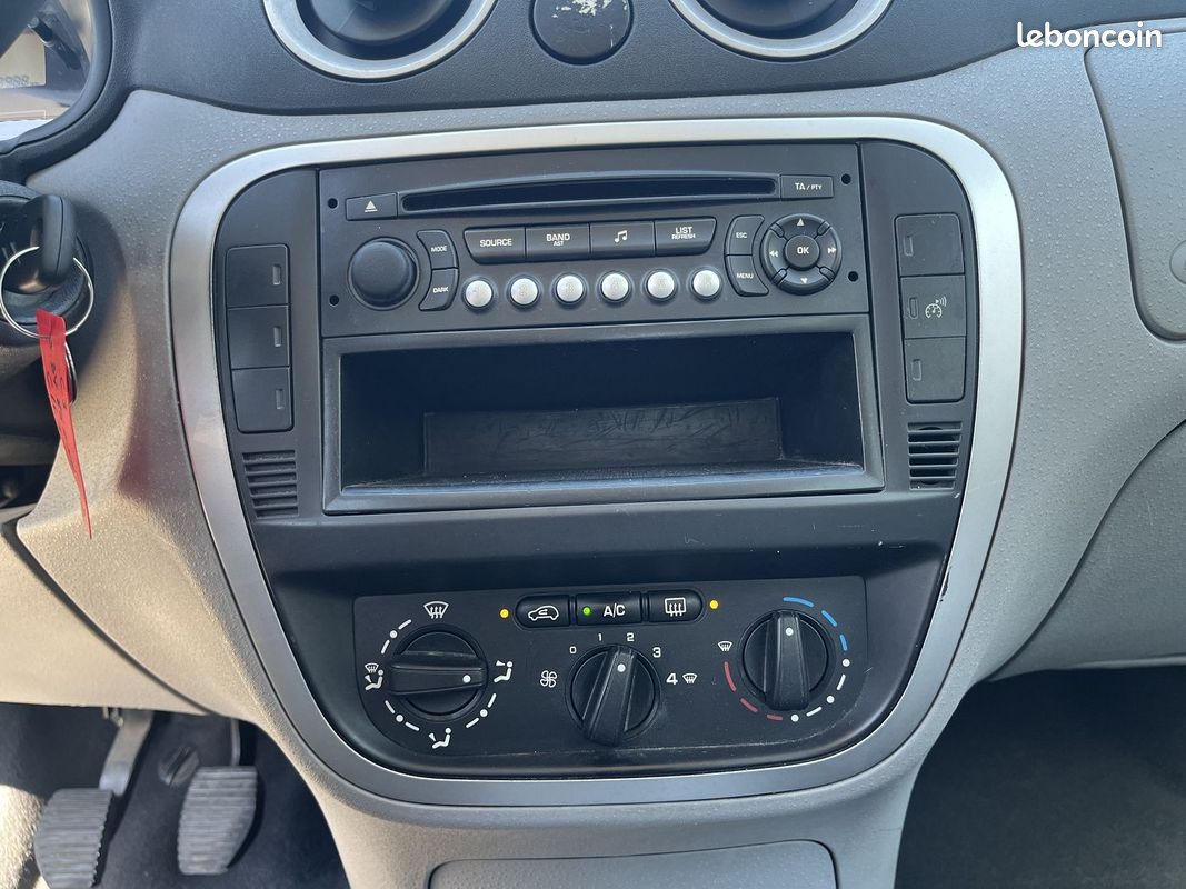 Citroen C3 1.4 HDI70 AIRPLAY (image 13)